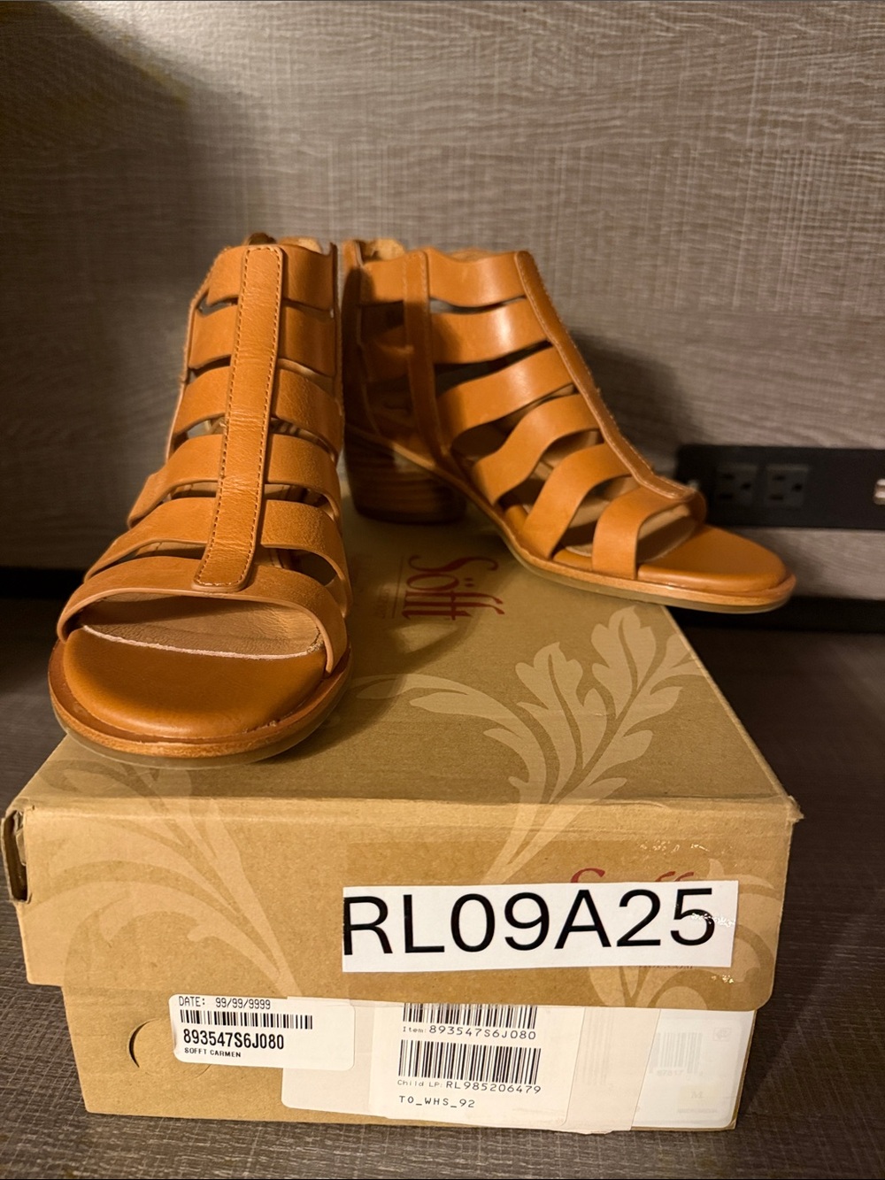 Women's Softt Tan Gladiator Sandals Sz 8 NIB